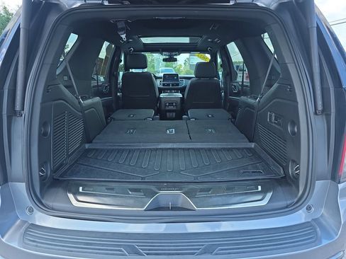 Used 2022 Chevrolet Tahoe Z71 w/ Luxury Package AWD/4WD image 30