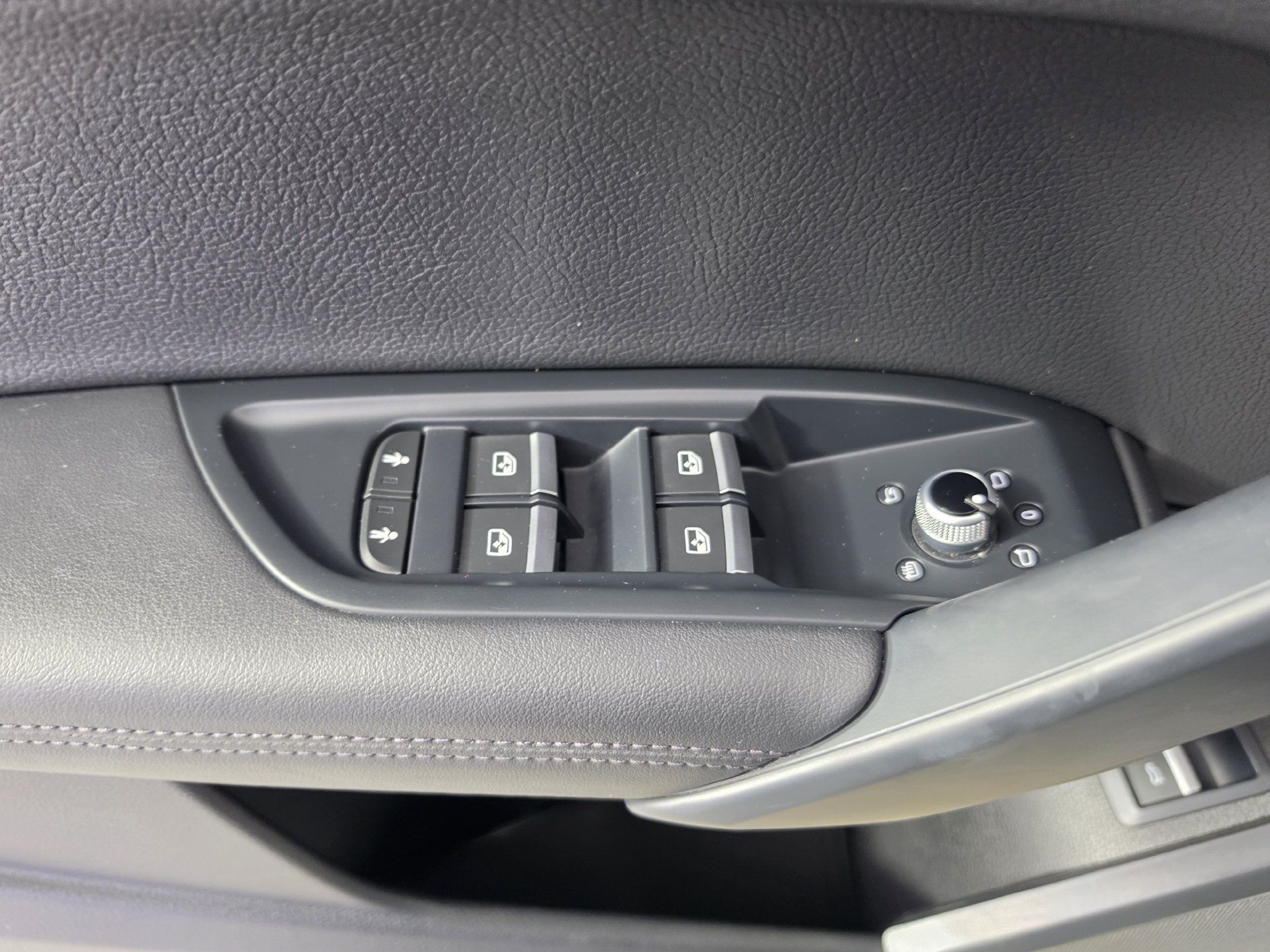 Used 2020 Audi Q5 Premium w/ Premium Plus Package AWD/4WD image 6