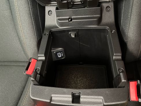 Used 2025 Jeep Wrangler Sahara image 26