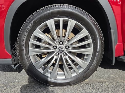 Used 2021 Toyota Highlander Platinum image 28