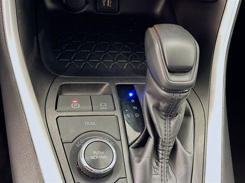 Used 2025 Toyota RAV4 XLE image 25