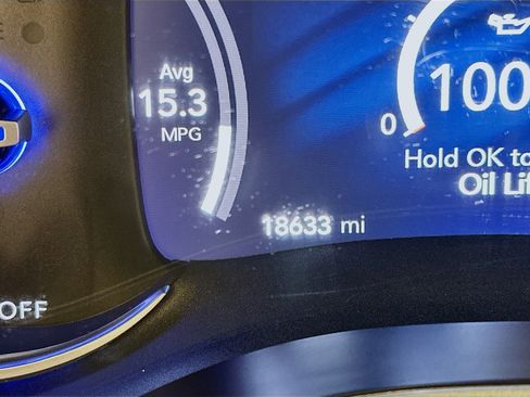 Used 2023 Chrysler Pacifica Touring-L image 19