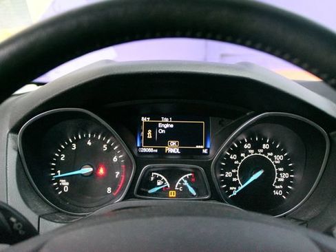 Used 2017 Ford Focus SE w/ SE Winter Package FWD image 16