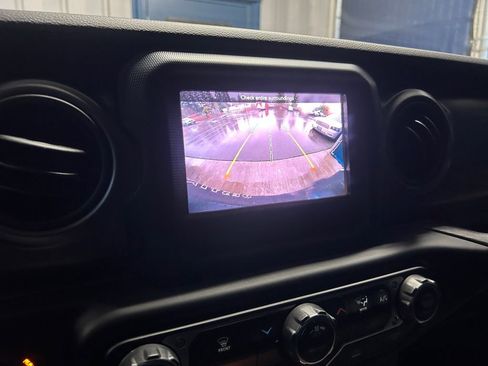 Used 2023 Jeep Wrangler Willys image 19