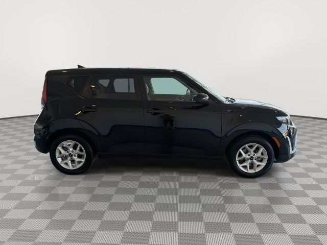 Used 2025 Kia Soul LX FWD image 13