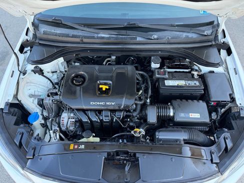 Used 2017 Hyundai Elantra SE FWD image 21