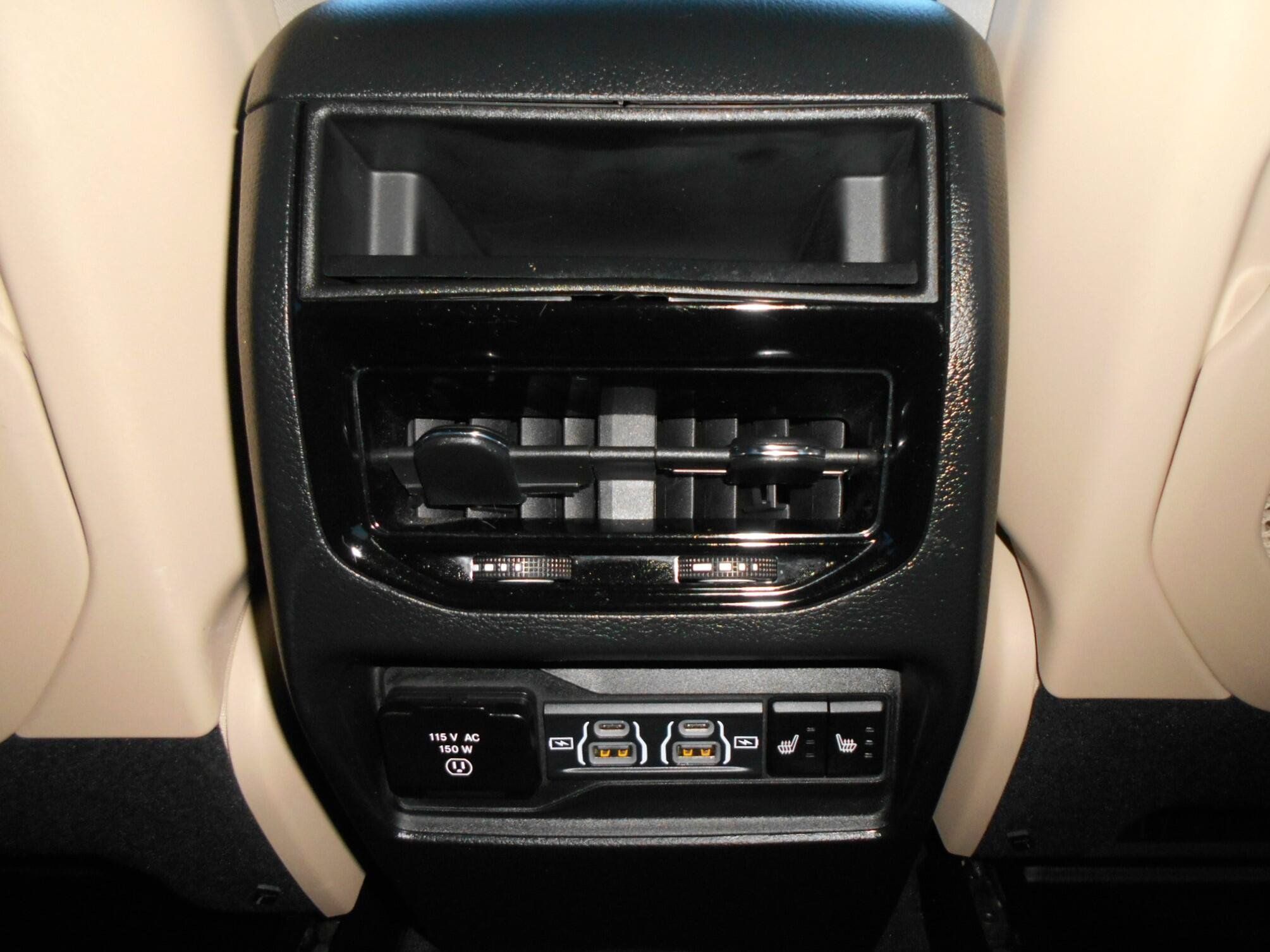Used 2023 Jeep Grand Cherokee Limited AWD/4WD image 21