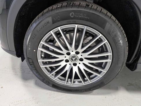 Used 2026 Mercedes-Benz GLC 300 4MATIC image 3