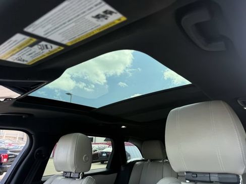 Used 2019 Land Rover Range Rover Velar R-Dynamic SE AWD/4WD image 22