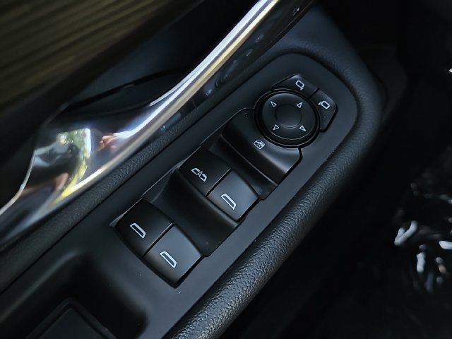 Used 2024 GMC Terrain SLT AWD/4WD image 13