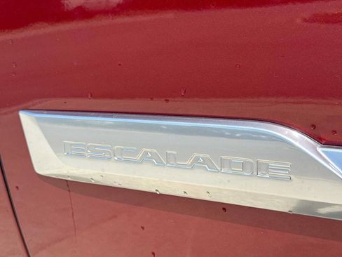 Used 2019 Cadillac Escalade Luxury w/ LPO, Radiant Package AWD/4WD image 12