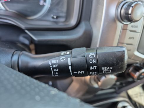 Used 2017 Toyota 4Runner SR5 AWD/4WD image 34