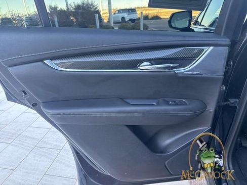 Used 2022 Cadillac XT6 Sport image 15