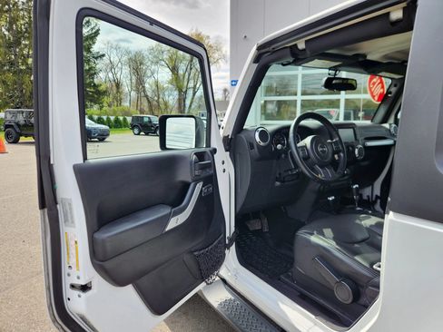 Used 2015 Jeep Wrangler Sahara w/ Dual Top Group AWD/4WD image 24