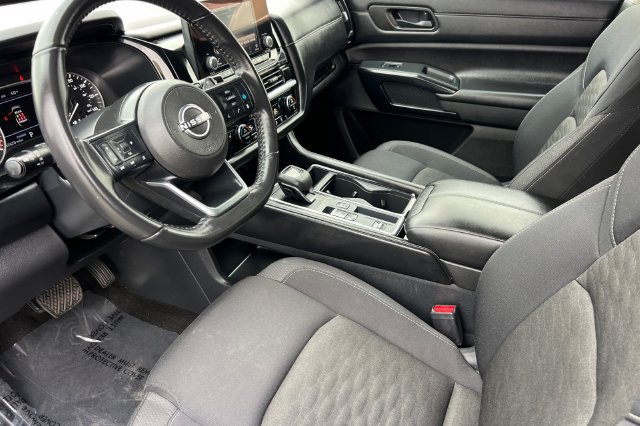 Used 2024 Nissan Pathfinder SV FWD image 12