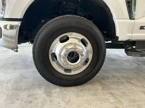 Used 2025 Ford F350 Lariat w/ FX4 Off-Road Package AWD/4WD image 13