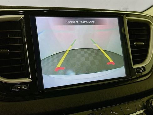 Certified 2024 Chrysler Pacifica Touring-L image 21