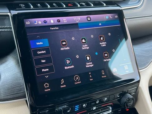 Used 2023 Jeep Grand Cherokee Limited w/ Luxury Tech Group II AWD/4WD image 26