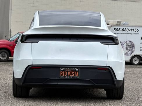 Used 2026 Tesla Model Y 2WD image 5
