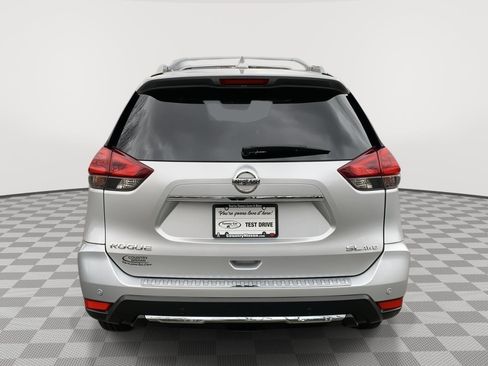 Used 2019 Nissan Rogue SL w/ Premium Package AWD/4WD image 4