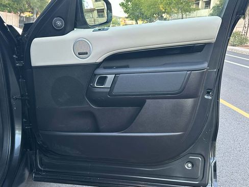 Used 2018 Land Rover Discovery SE image 57