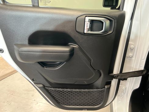 Used 2026 Jeep Wrangler Unlimited Rubicon AWD/4WD image 19
