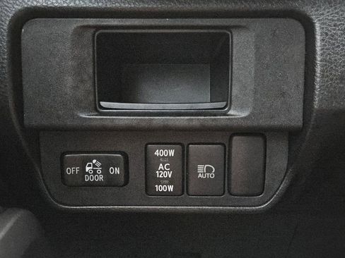 Used 2018 Toyota Tacoma TRD Sport w/ Technology Package RWD image 19