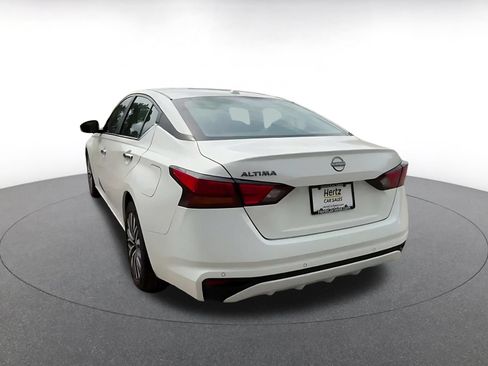 Used 2025 Nissan Altima 2.5 SV FWD image 11