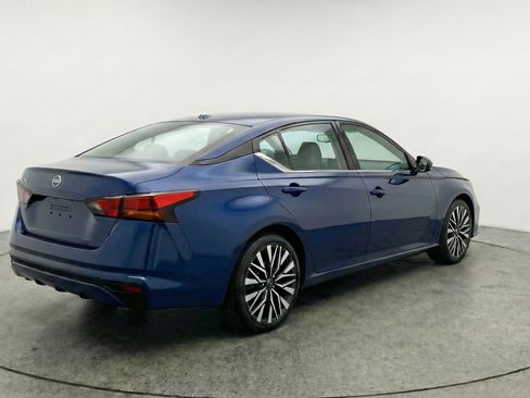 Used 2025 Nissan Altima 2.5 SV FWD image 9
