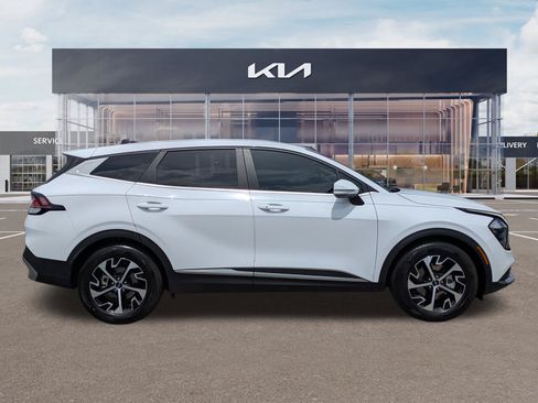 Certified 2023 Kia Sportage EX FWD image 3