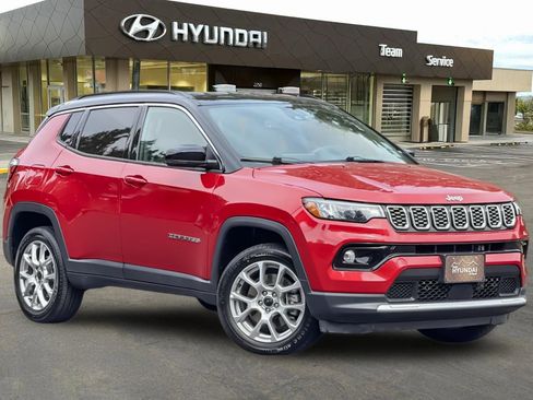 Used 2025 Jeep Compass Limited AWD/4WD image 2