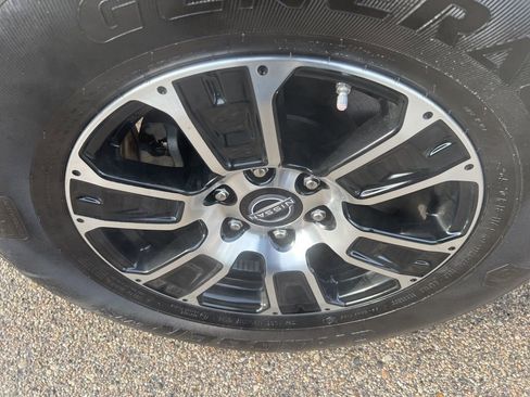 Certified 2024 Nissan Titan SV w/ SV Convenience Package image 40