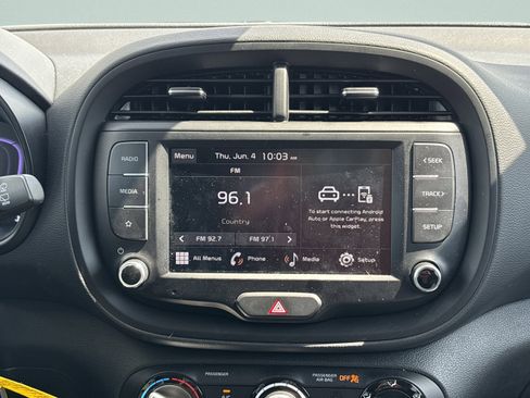 Used 2025 Kia Soul LX w/ LX Technology Package FWD image 18