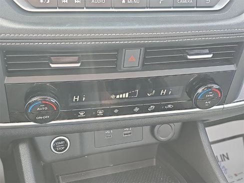 Certified 2023 Nissan Rogue SV image 24