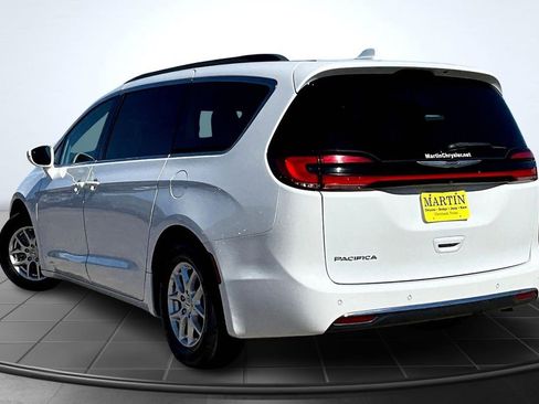 Used 2022 Chrysler Pacifica Touring-L image 2