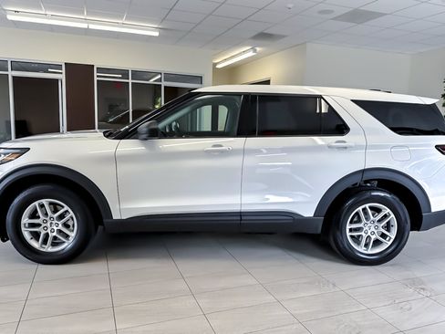 Used 2026 Ford Explorer Active AWD/4WD image 7