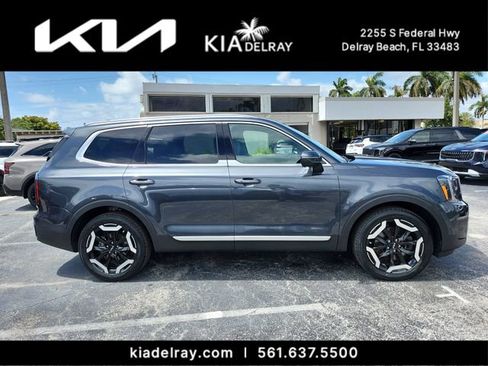 Used 2024 Kia Telluride EX w/ EX Captain's Chair Package FWD image 2