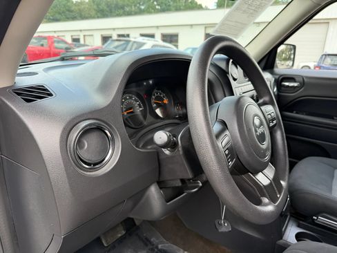 Used 2016 Jeep Patriot Sport w/ Power Value Group AWD/4WD image 17