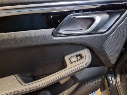 Used 2020 Porsche Macan AWD/4WD image 22