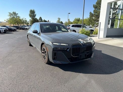 Used 2025 BMW 760i xDrive w/ Executive Package AWD/4WD image 7