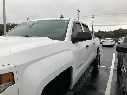 Used 2018 Chevrolet Silverado 1500 Custom w/ Custom Value Package AWD/4WD image 10