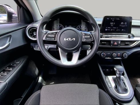 Used 2024 Kia Forte LXS w/ LXS Technology Package FWD image 6