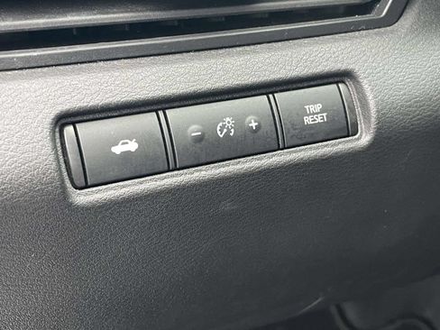 Used 2024 Nissan Altima 2.5 SV FWD image 18
