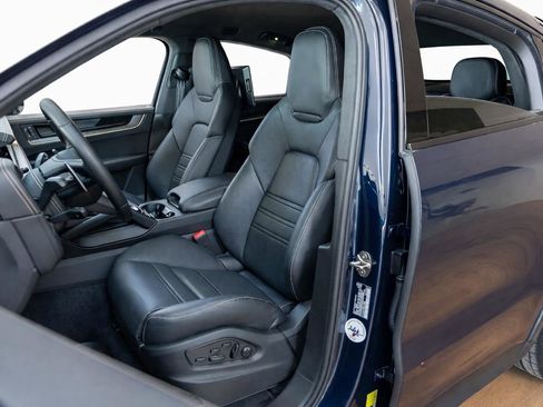 Used 2024 Porsche Cayenne Turbo GT image 10