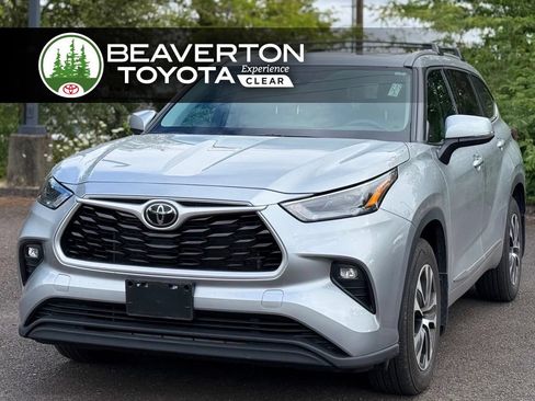 Used 2022 Toyota Highlander XLE AWD/4WD image 1