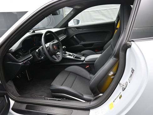 Certified 2025 Porsche 911 GT3 RWD image 4