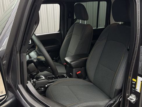 Used 2024 Jeep Wrangler Unlimited image 32