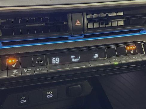 Certified 2023 Toyota Prius XLE image 19