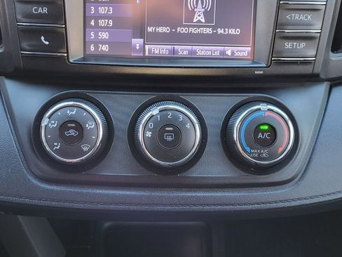 Used 2018 Toyota RAV4 LE w/ All Weather Liner Package image 31