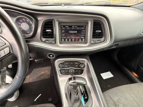 Used 2019 Dodge Challenger SXT image 2